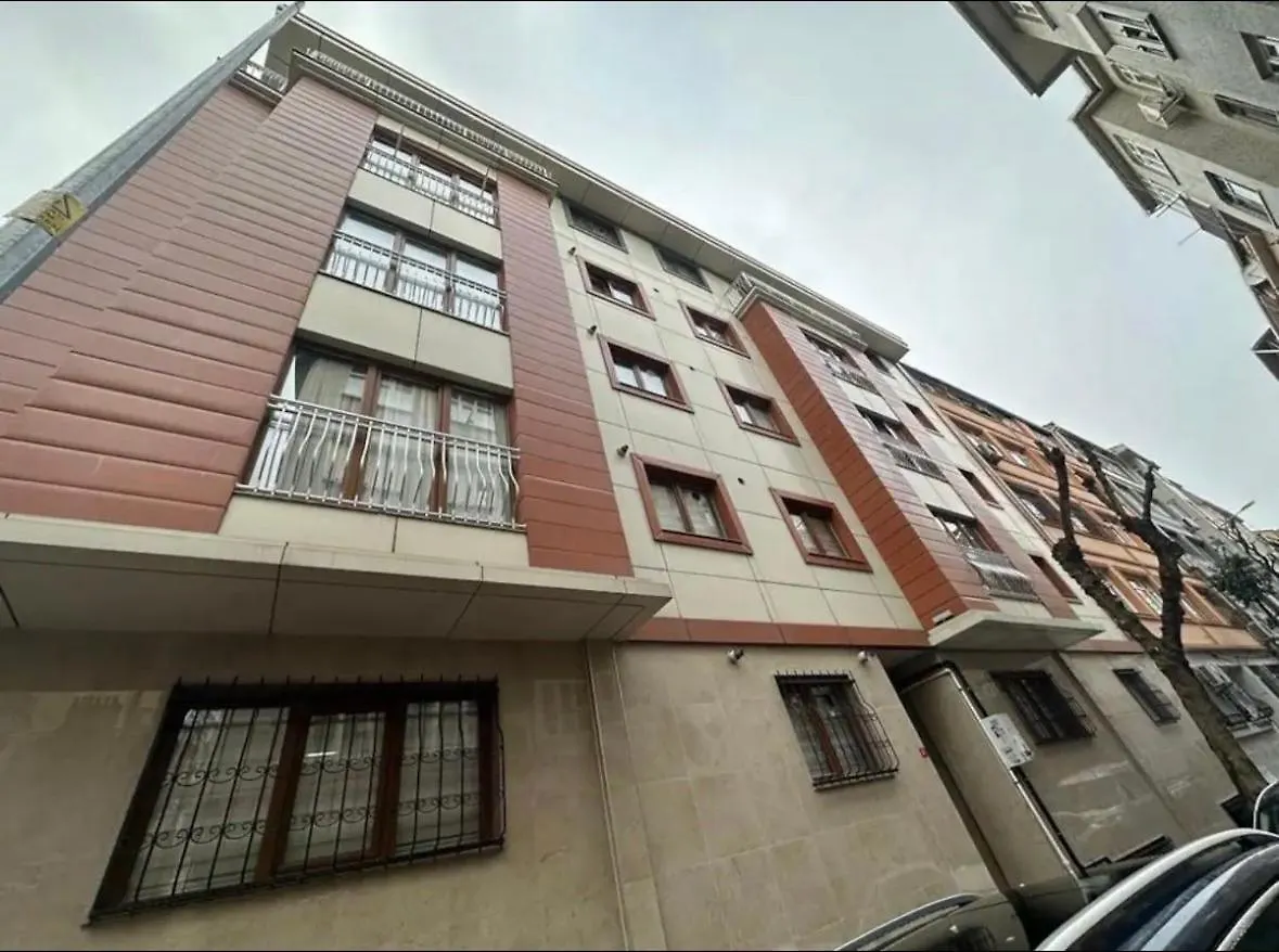 3+1 House With Garden In The New Building Apartment Istanbul